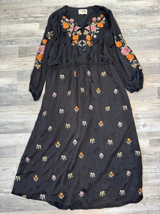 Savanna Jane Dresses & Skirts - Savanna Jane black silky floral embroidered maxi dress size 1X E7
